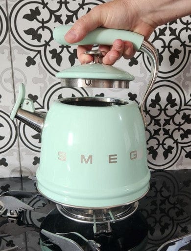 Smeg Islıklı Whistling Kettle Su Isıtıcısı Siyah CKLW2001BL Bonvagon